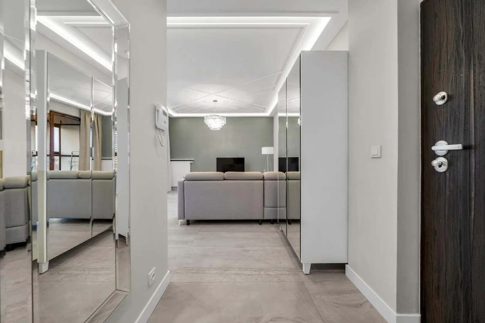 Wola Apartment - 9Th Floor, Parking & Balcony - By Rentujemy Warsaw Poland