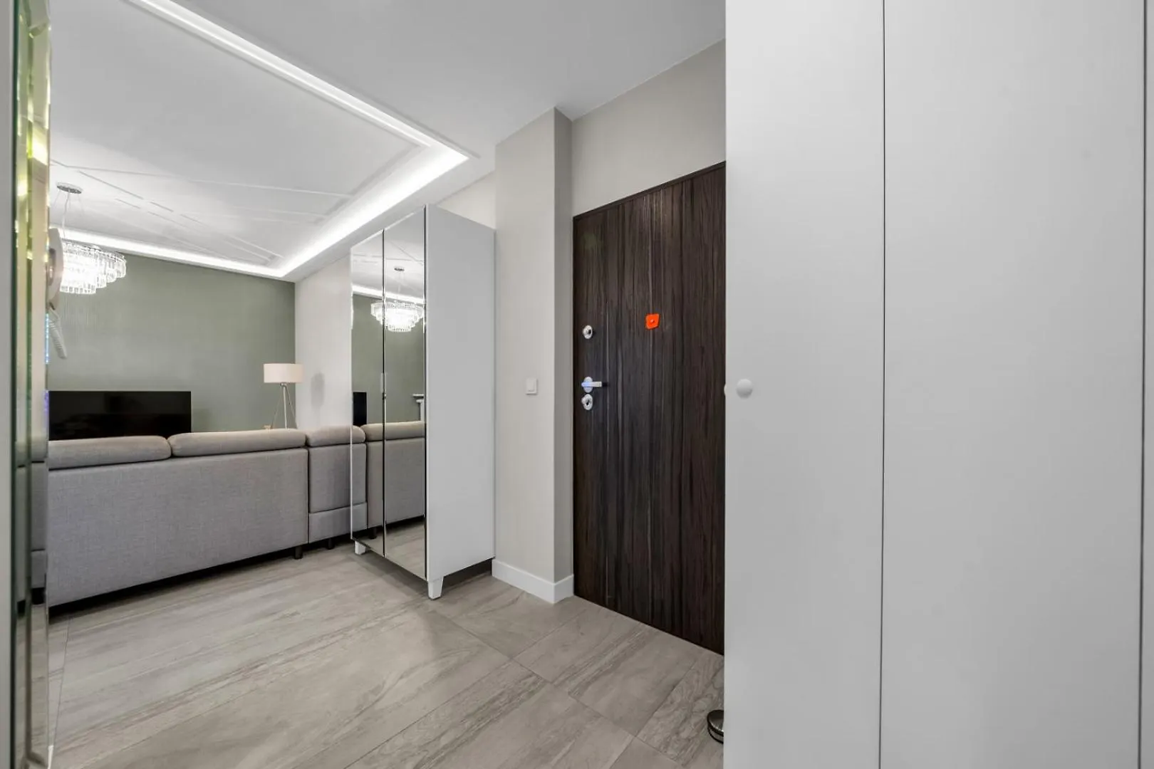 Wola Apartment - 9Th Floor, Parking & Balcony - By Rentujemy 华沙 波兰
