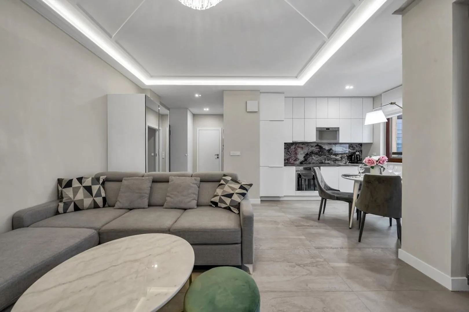 Wola Apartment - 9Th Floor, Parking & Balcony - By Rentujemy 华沙