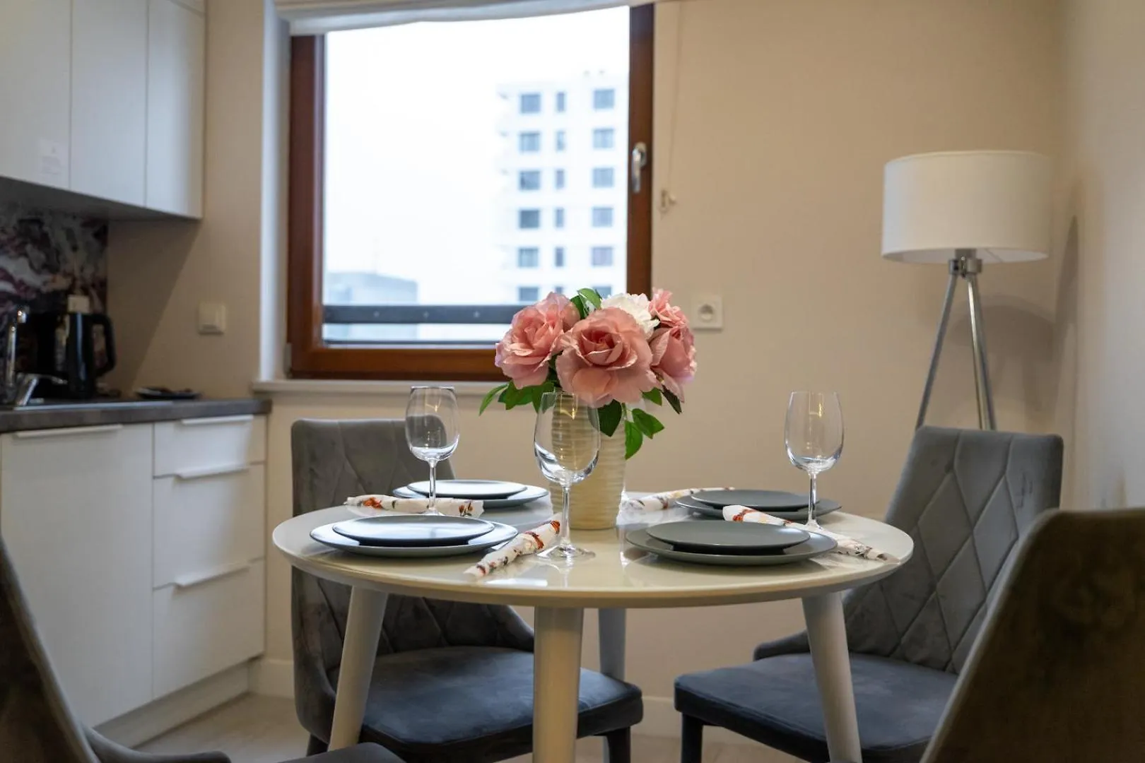 Wola Apartment - 9Th Floor, Parking & Balcony - By Rentujemy 华沙 0*,
