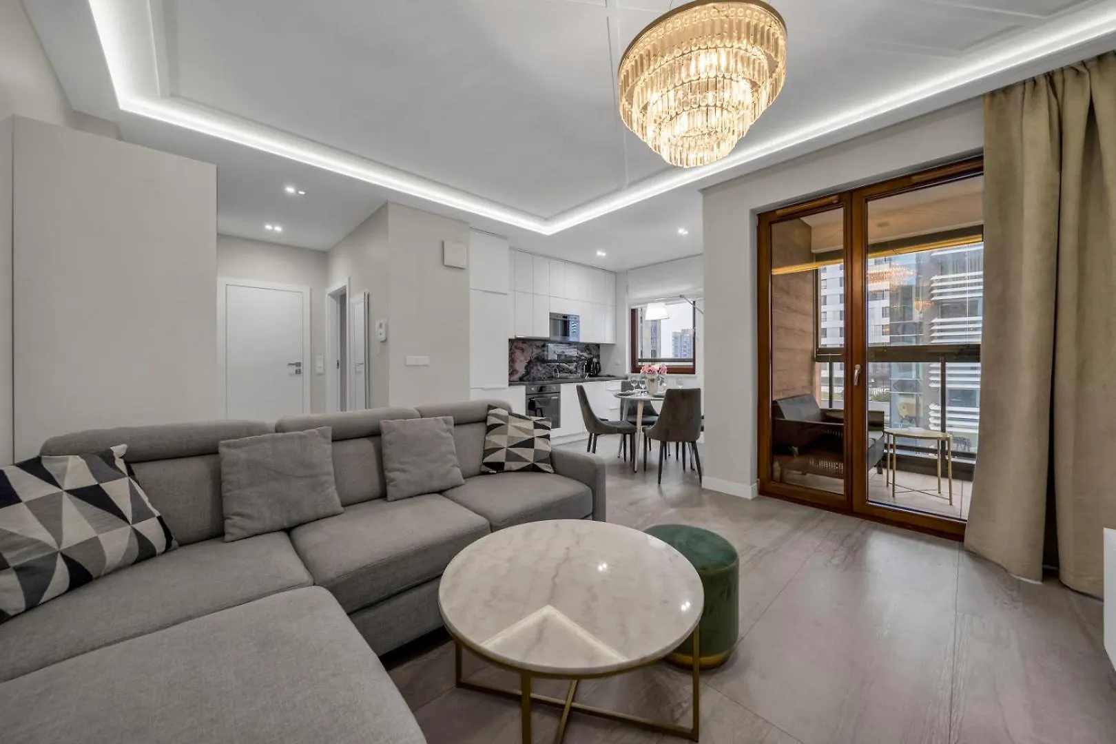 Wola Apartment - 9Th Floor, Parking & Balcony - By Rentujemy 华沙