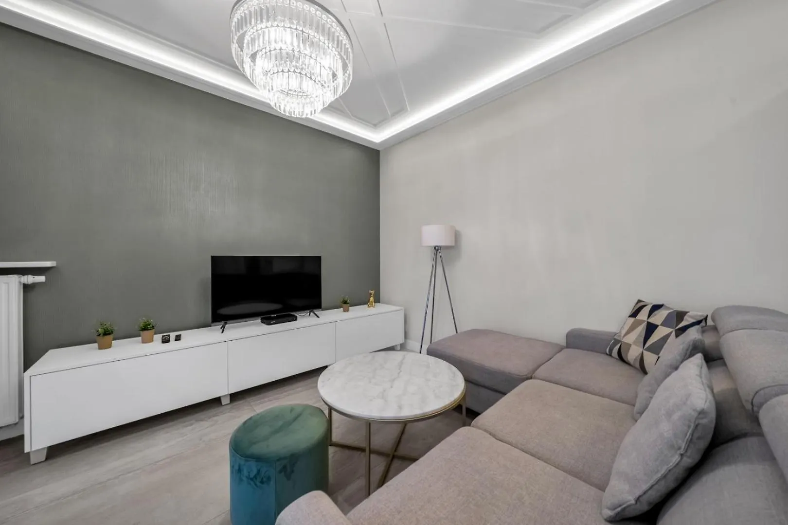 Wola Apartment - 9Th Floor, Parking & Balcony - By Rentujemy 华沙 0*,  波兰
