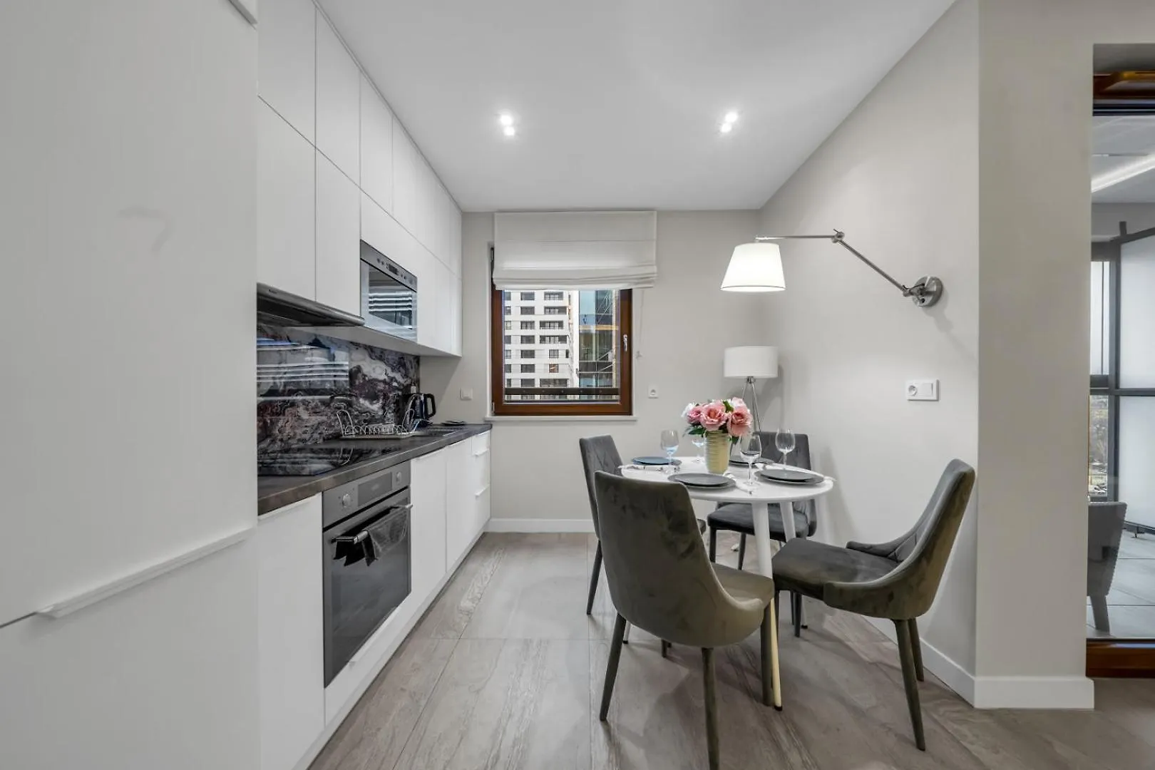 Wola Apartment - 9Th Floor, Parking & Balcony - By Rentujemy 华沙 0*,