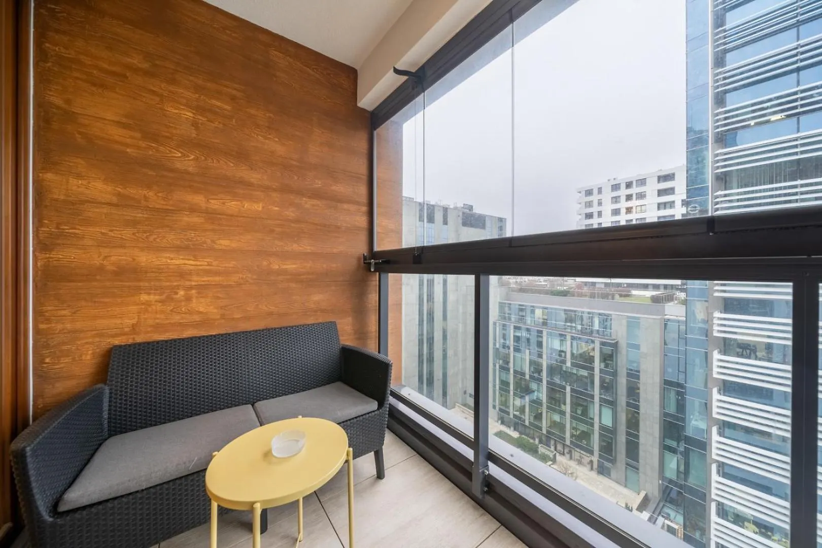 Wola Apartment - 9Th Floor, Parking & Balcony - By Rentujemy 华沙 0*,  波兰