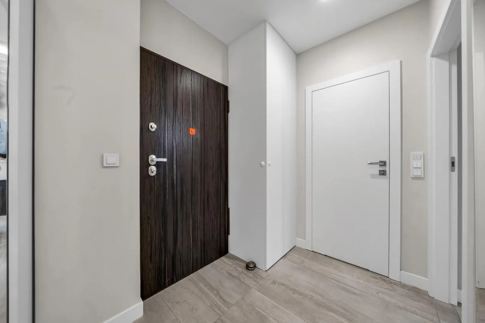 Wola Apartment - 9Th Floor, Parking & Balcony - By Rentujemy Варшава